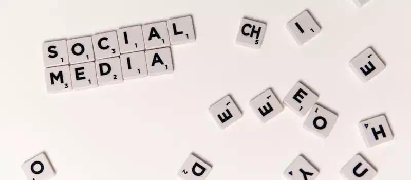 Scrabble tiles spelling 'Social Media' on a white background, symbolizing digital communication.